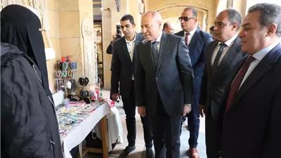 محافظ القاهرة يفتتح معرض الحرف اليدوية والتراثية بسوق الفسطاط
