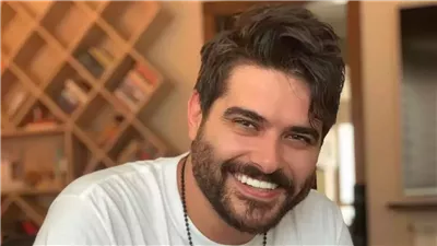 ناصيف زيتون يتعرض لموقف محرج ويسقط على المسرح بحفل رأس السنة