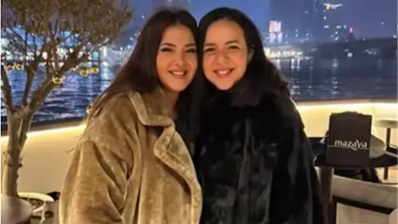 إيمي سمير غانم وشقيقتها