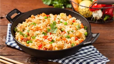أرز مقلي بالخضار