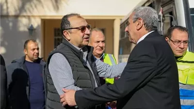 في مستهل زيارته لشركة مصر للغزل والنسيج.. وزير قطاع الأعمال يلتقي محافظ الغربية