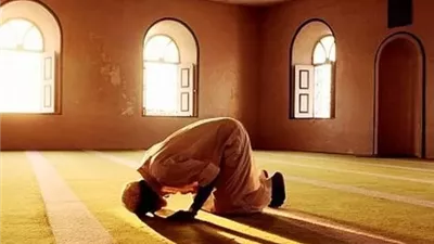 من فاتته صلاة في السفر؛ كيف يقضيها بعد عودته؟