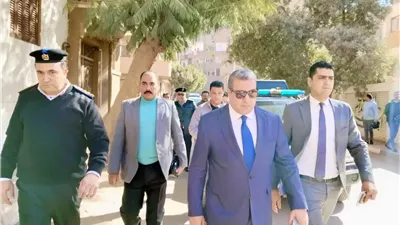 مدير امن اسيوط يتفقد الخدمات الامنية بمحيط اللجان الانتخابية