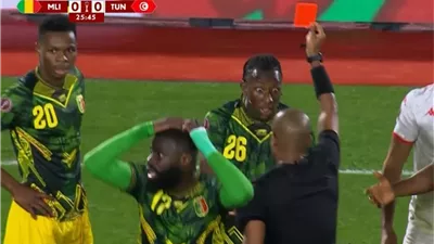 طرد لاعب مالي من مباراة تونس في كأس أمم إفريقيا