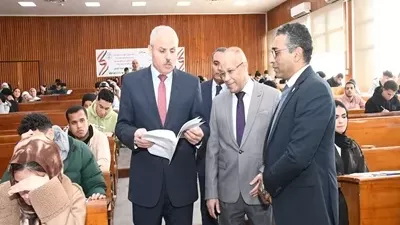 انتظام لجان الإمتحانات بكلية العلاج الطبيعي بجامعة القناة
