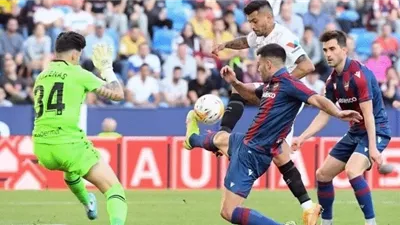 رغم السيطرة.. إشبيلية يسقط أمام ليفانتي بثلاثية في الدوري الإسباني