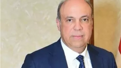 تحسين الخدمة بالمطارات.. وزير الطيران يعلن مستويات قياسية لسرعة استلام الحقائب