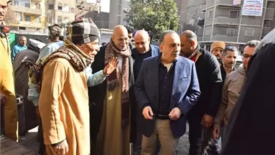 محافظ اسيوط يتفقد تطوير ميدان المجاهدين ويتحاور مع المواطنين