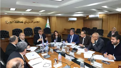 محافظ الجيزة يترأس اجتماع اللجنة العليا للإعلانات