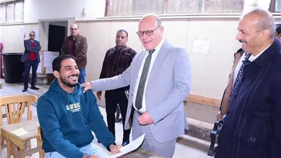 رئيس جامعة سوهاج يتابع امتحانات كلية التكنولوجيا والتعليم