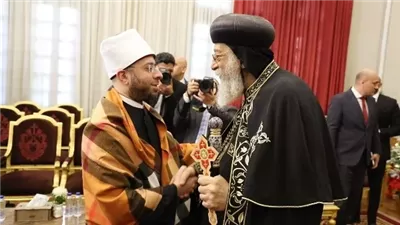 وزير الأوقاف يُهنئ البابا تواضروس بعيد الميلاد المجيد