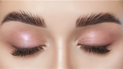 طرق طبيعية لتكثيف الحواجب