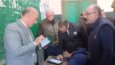 مديرالإدارة التعليميةيتفقد مدارس الثانوي أثناء امتحانانات البرمجة