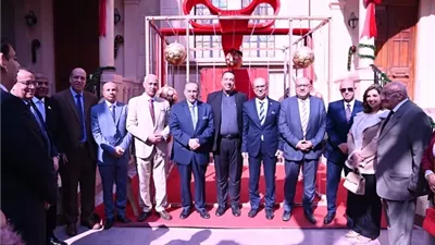 المنشاوي يهنئ القس رفيق ثابت راعي الكنيسة الإنجيلية بأسيوط