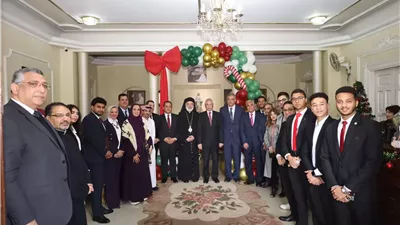 رئيس جامعة المنيا ووفد من الطلاب الوافدين يزورون كنائس المنيا