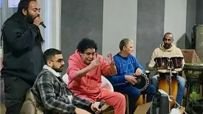 محمد منير بصحبة فرقته الموسيقية استعدادًا لحفله مع ويجز