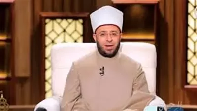 وزير الأوقاف يٌهدى مراكز تحفيظ القٌرآن الكُتب المُقررة للدارسين