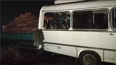 إصابة 21 فى تصادم نصف نقل بأتوبيس مينى باص على الصحراوي ببنى سويف