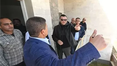 وزير الإسكان يتفقد أعمال التطوير بقرى مارينا