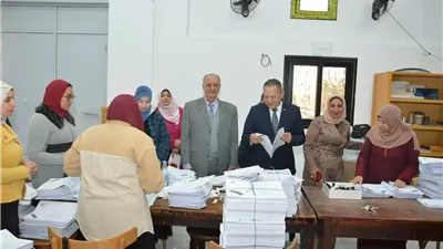 رئيس جامعة دمياط يتفقد دار الطباعة بكلية التربية