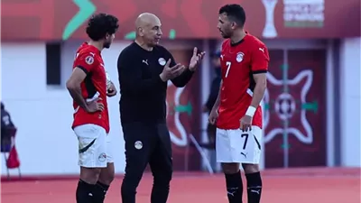 تحذير شديد اللهجة من حسام حسن للاعبى المنتخب بسبب تراكم الإنذارات