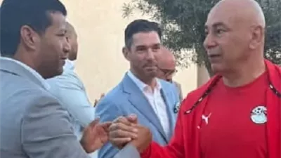 قبل السفر إلي طنجة.. ممر شرفي من موظفي فندق إقامة المنتخب بأغادير