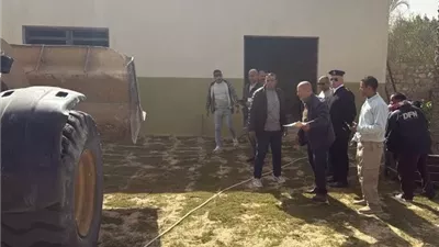 جهاز العبور الجديدة يزيل تعديات على 28 فدان ويغلق ويشمع مصنع.. صور