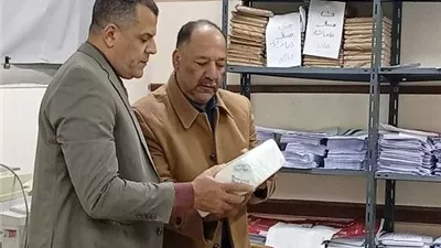 متابعة تسليم الأسئلة للجان إمتحانات النقل 