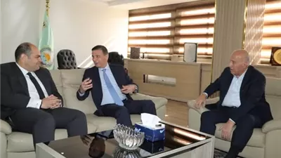 اجتماع بين وزير الزراعة واتحاد الدواجن لوضع آليات لضبط السوق