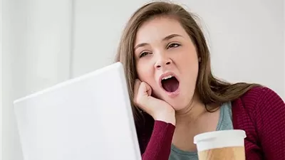 لماذا يعدّ التثاؤب معديًا؟ .. طبيبة تفسّر الحقيقة العلمية