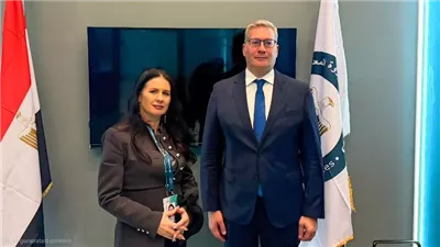 وزير البترول يبحث مع 