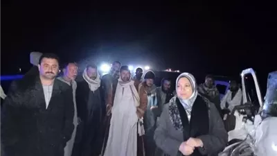 إصابة 11 شخص في حادث تصادم سيارتين بالطريق الصحراوي بالمنيا