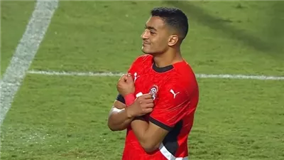 مصطفى محمد يقود هجوم الفراعنة أمام نيجيريا.. وشوبير في المرمي