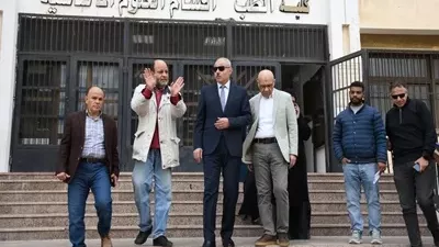 رئيس جامعة القناة يتفقد كلية الطب لمتابعة تطوير مبنى المعامل