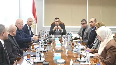 الإسكان تشدد على سرعة إنجاز مشروعات الطاقة