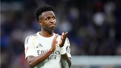 موقف إدارة ريال مدريد تجاه فينيسيوس بعد انقلاب الجماهير