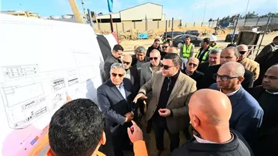 وزير الإسكان ومحافظ الدقهلية يتفقدان محطة صرف جمصة .. صور