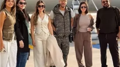 محمد إمام يشارك جمهوره بصور مع فريق مسلسل 