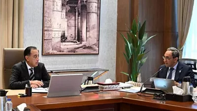 رئيس الوزراء يتابع مع محافظ قنا موقف المشروعات التنموية والخدمية