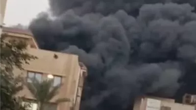 حريق هائل داخل مصنع بلاستيك بالمنطقة الصناعية في مدينة العبور