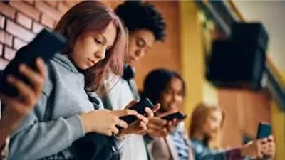 بريطانيا تدرس حظر وسائل التواصل الاجتماعي لمن هم دون 16 عامًا