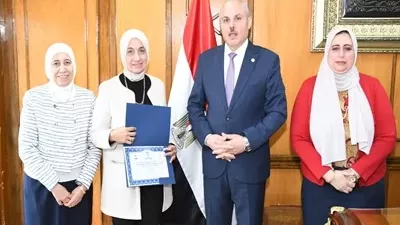 رئيس جامعةالقناة يكرّم الفائزين بجائزة الأداء المتميز لشهر ديسمبر