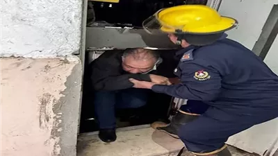 أمن الفيوم ينقذ شخصا عقب إحتجازه داخل مصعد أحد العقارات
