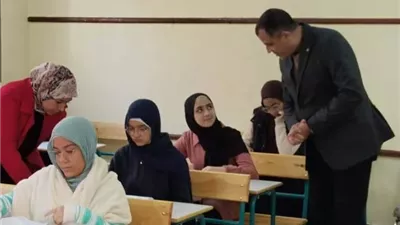 مدير تعليم دمياط يتفقد لجان إمتحانات الشهادة الإعدادية