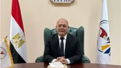 رئيس جامعة سوهاج وطلابه يشهدون الندوات الثقافية بمعرض الكتاب