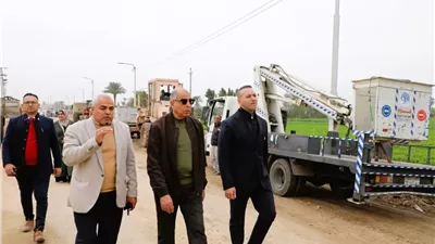 كدواني يتفقد اصطفاف معدات مغاغة ويتابع تمهيد طريق طنبدى بطول 5كم
