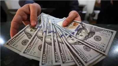 الإفتاء تبين حكم احتكار العملات الأجنبية وجزاء من يضارب بها