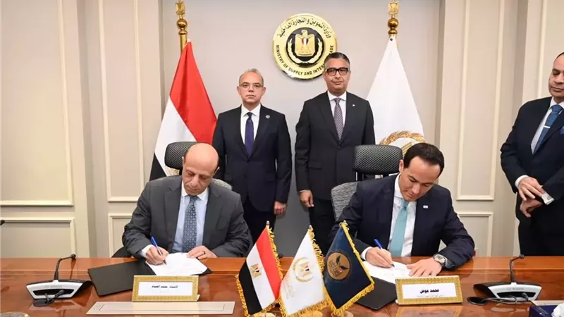 جانب من توقيع البروتوكول