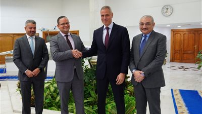 الطيار أحمد عادل يشهد إجراءات تسليم وتسلم رئاسة قطاع التخطيط بالقابضة