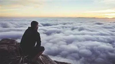 كيف يرى المؤمن الأقدار وحكم وصف الحياة بالتعاسة في الإسلام